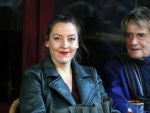 Amsterdam 25 november 2016
Boekpresentatie Johnny Rep bij cafe Scheltema. Johan Derksen reikt eerste exemplaar uit aan Heinz Stuy . Het boek is geschreven door  Mark v d Heuvel. Marieke Derksen ( dochter Johan)