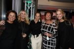 Heteren 23 november 2016
Ladies Night georganiseerd door Porsche centrum Gelderland.
Anouk Smulders presenteerde het event waar geld werd opgehaald voor de stichting Onky Donky van Marlies Boekhoorn. Marlies met dochter Denise Boekhoorn en vriendinnen