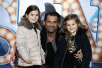 Amsterdam 10 december 2016
Premiere Sing in pathe arena. Micha Noot met kinderen