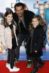 Amsterdam 10 december 2016
Premiere Sing in pathe arena. Micha Noot met kinderen