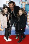 Amsterdam 10 december 2016
Premiere Sing in pathe arena. Micha Noot met kinderen