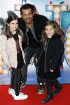 Amsterdam 10 december 2016
Premiere Sing in pathe arena. Micha Noot met kinderen