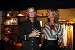 Amsterdam 17 december 2016 
Opening winkel Nynke Wynia door vriendin Micky Hoogendijk
