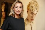 Amsterdam 19 november 2016
Micky Hoogendijk staat met foto's op de Amsterdam Pan beurs. Annette de Vries interviewt haar.