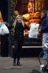 Amsterdam 17 december 2016
Nicolette v Dam doet boodschappen op de cornelis schuytstraat