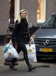 Amsterdam 17 december 2016
Nicolette v Dam doet boodschappen op de cornelis schuytstraat