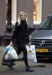 Amsterdam 17 december 2016
Nicolette v Dam doet boodschappen op de cornelis schuytstraat