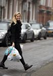 Amsterdam 17 december 2016
Nicolette v Dam doet boodschappen op de cornelis schuytstraat