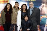 Amsterdam 10 december 2016
Premiere Sing in pathe arena. Nurlaila Kareem met man en kinderen