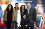 Amsterdam 10 december 2016
Premiere Sing in pathe arena. Nurlaila Kareem met man en kinderen