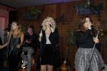 Amsterdam 30 september 2016
cd presentatie O'GENE in de amsterdam toren . Marco Borsato reikt hem uit.
O'G3NE