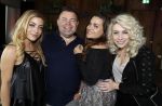 Amsterdam 30 september 2016
cd presentatie O'GENE in de amsterdam toren . Marco Borsato reikt hem uit. O'GENE met hun vader
O'G3NE