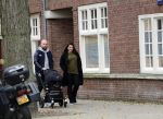 Amsterdam 30 november 2016
Oscar Aerts en zijn vriendin met de kinderwagen / baby in amsterdam zuid