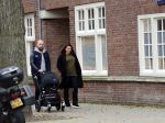 Amsterdam 30 november 2016
Oscar Aerts en zijn vriendin met de kinderwagen / baby in amsterdam zuid