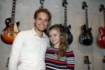 Amsterdam 30 september 2016
cd presentatie O'GENE in de amsterdam toren . Marco Borsato reikt hem uit. Pip Pellens en Pim Wessels