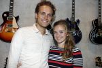 Amsterdam 30 september 2016
cd presentatie O'GENE in de amsterdam toren . Marco Borsato reikt hem uit. Pip Pellens en Pim Wessels