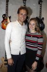 Amsterdam 30 september 2016
cd presentatie O'GENE in de amsterdam toren . Marco Borsato reikt hem uit. Pip Pellens en Pim Wessels