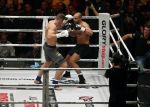 Oberhausen 10 december 2016
Rico Verhoeven wint zijn gevecht met Badr Hari tijdens de GLORY COLLISION in Oberhausen.