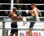 Oberhausen 10 december 2016
Rico Verhoeven wint zijn gevecht met Badr Hari tijdens de GLORY COLLISION in Oberhausen.