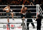 Oberhausen 10 december 2016
Rico Verhoeven wint zijn gevecht met Badr Hari tijdens de GLORY COLLISION in Oberhausen.