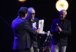 Amsterdam 20 november 2016
Rob de Nijs krijgt de radio5 oeuvre award in theater Amsterdam . Zijn vrouw Henriette en zoons Robert en Yoshi zijn ook aanwezig alsmede zijn ex vrouw Belinda meuldijk. Frits Spits reikt prijs uit
