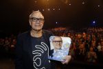 Amsterdam 20 november 2016
Rob de Nijs krijgt de radio5 oeuvre award in theater Amsterdam . Zijn vrouw Henriette en zoons Robert en Yoshi zijn ook aanwezig alsmede zijn ex vrouw Belinda meuldijk.