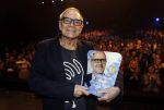 Amsterdam 20 november 2016
Rob de Nijs krijgt de radio5 oeuvre award in theater Amsterdam . Zijn vrouw Henriette en zoons Robert en Yoshi zijn ook aanwezig alsmede zijn ex vrouw Belinda meuldijk.