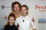 Utrecht 26 november 2016
Premiere Mees Kees in Utrecht met in hoofdrollen  Sanne Wallis de Vries Leendert de Ridder en Maarten Heijmans. Sanne Wallis de Vries met kinderen