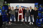 Amsterdam 7 december 2016
Sky radio Christmas tree event met oa Daphne en Emma Deckers Ronald de Boer Gers Pardoel Wilfred Genee Renate Verbaan en Bracha v Doesburgh. Fred v Leer en Manon Meijers zijn de jury. Marlayne Sahupala presenteert het geheel in het college hotel.