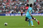 Eindhoven, 18 September 2016 PSV-Feyenoord, eindstand 0-1 Kompetitie Seizoen 2016/2017
Steven Bergwijn in duel met Eric Bottegin