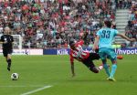 Eindhoven, 18 September 2016 PSV-Feyenoord, eindstand 0-1 Kompetitie Seizoen 2016/2017
Steven Bergwijn in duel met Eric Bottegin