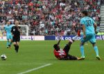 Eindhoven, 18 September 2016 PSV-Feyenoord, eindstand 0-1 Kompetitie Seizoen 2016/2017
Steven Bergwijn in duel met Eric Bottegin