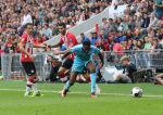 Eindhoven, 18 September 2016 PSV-Feyenoord, eindstand 0-1 Kompetitie Seizoen 2016/2017
Terence Kongolo en Andres Guardado Gaston Pereiro