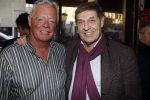 Amsterdam 25 november 2016
Boekpresentatie Johnny Rep bij cafe Scheltema. Johan Derksen reikt eerste exemplaar uit aan Heinz Stuy . Het boek is geschreven door  Mark v d Heuvel. Theo v Duyvenbode