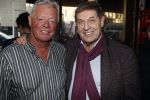 Amsterdam 25 november 2016
Boekpresentatie Johnny Rep bij cafe Scheltema. Johan Derksen reikt eerste exemplaar uit aan Heinz Stuy . Het boek is geschreven door  Mark v d Heuvel. Theo v Duyvenbode