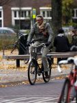 Amsterdam 30 november 2016 
Ursul de Geer op de fiets in Amsterdam