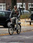 Amsterdam 30 november 2016 
Ursul de Geer op de fiets in Amsterdam