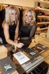 Amsterdam 15 december 2016 
Presentatie sieradenlijn Vedder en Vedder ( Anne en Esther) bij Velvet op de cornelis schuytstraat