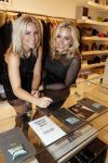 Amsterdam 15 december 2016 
Presentatie sieradenlijn Vedder en Vedder ( Anne en Esther) bij Velvet op de cornelis schuytstraat