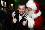 Amsterdam 7 december 2016
Sky radio Christmas tree event met oa Daphne en Emma Deckers Ronald de Boer Gers Pardoel Wilfred Genee Renate Verbaan en Bracha v Doesburgh. Fred v Leer en Manon Meijers zijn de jury. Marlayne Sahupala presenteert het geheel in het college hotel.