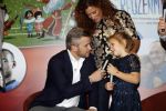 Amsterdam 14 november 2016
Winston Gerschtanowitz presenteerde de nieuwe sinterklaasboeken van Jumbo gemaakt door Katja  en Wim Schuurman Albert Verlinde en Wesley Sneijder die helaas niet aanwezig kon zijn in de Bibliotheek van Amsterdam. Katja had dochter Sammie mee genomen.