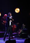Amsterdam 20 november 2016
Rob de Nijs krijgt de radio5 oeuvre award in theater Amsterdam . Zijn vrouw Henriette en zoons Robert en Yoshi zijn ook aanwezig alsmede zijn ex vrouw Belinda meuldijk. Xander de Buisonje