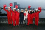 Amsterdam 1 december 2017
Wereld aidsdag met Nicolette Kluijver en Angela Groothuizen.
Ze varen met de pond achter Centraal Station naar de overkant van het IJ