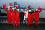 Amsterdam 1 december 2017
Wereld aidsdag met Nicolette Kluijver en Angela Groothuizen.
Ze varen met de pond achter Centraal Station naar de overkant van het IJ