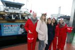 Amsterdam 1 december 2017
Wereld aidsdag met Nicolette Kluijver en Angela Groothuizen.
Ze varen met de pond achter Centraal Station naar de overkant van het IJ