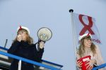 Amsterdam 1 december 2017
Wereld aidsdag met Nicolette Kluijver en Angela Groothuizen.
Ze varen met de pond achter Centraal Station naar de overkant van het IJ