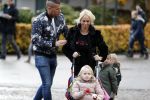 Kaatsheuvel 19 november 2017
Barbie ( Samantha de Jong) in de efteling met haar kinderen en viend Rolf Tangel met zoontje