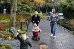 Kaatsheuvel 19 november 2017
Barbie ( Samantha de Jong) in de efteling met haar kinderen en viend Rolf Tangel met zoontje