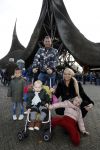 Kaatsheuvel 19 november 2017
Barbie ( Samantha de Jong) in de efteling met haar kinderen en viend Rolf Tangel met zoontje