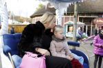 Kaatsheuvel 19 november 2017
Barbie ( Samantha de Jong) in de efteling met haar kinderen en viend Rolf Tangel met zoontje